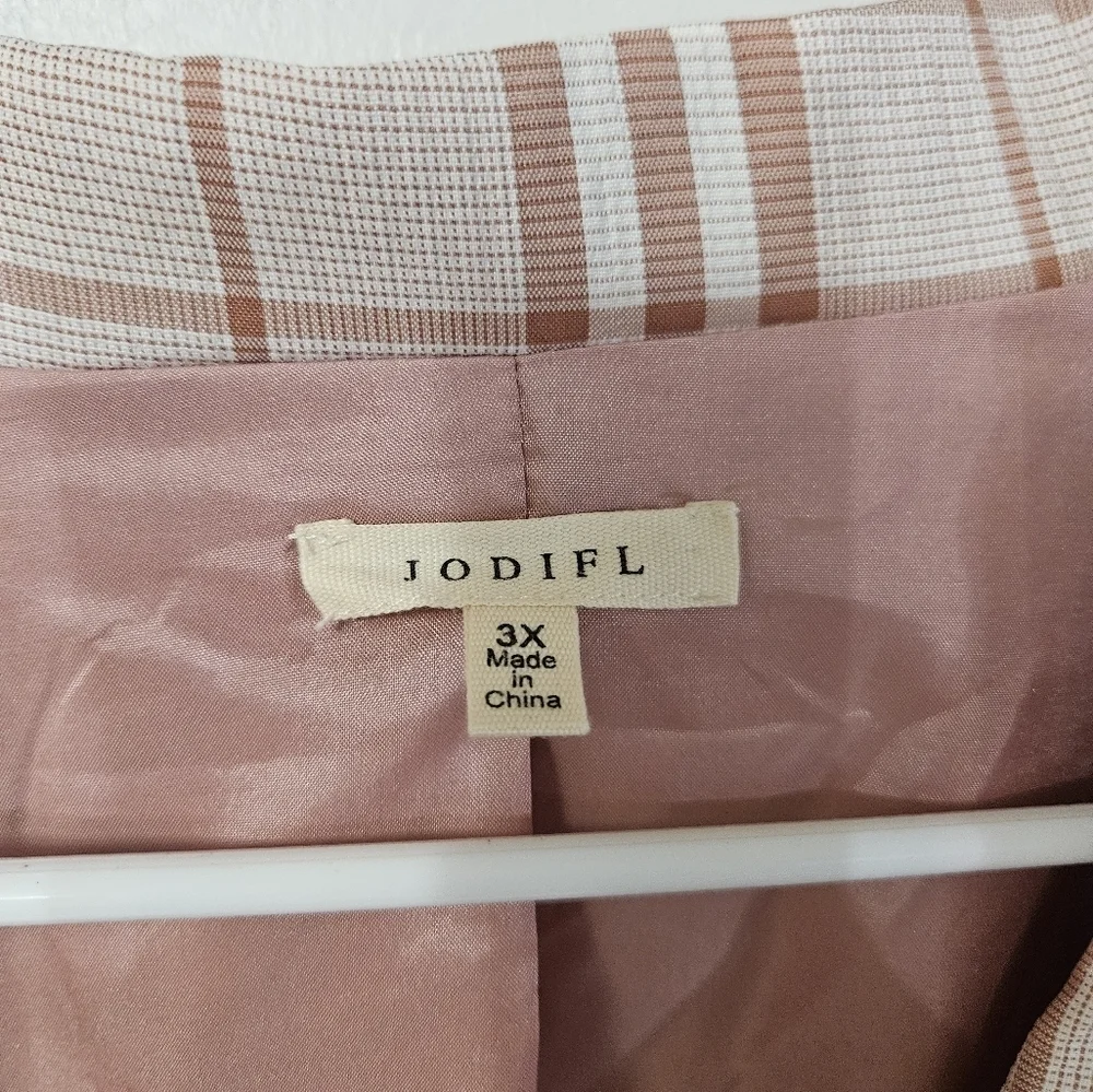 Jodifl Womens Pink Plaid Plus Size Blazer With Built In Shoulder Pads! - Picture 2 of 6